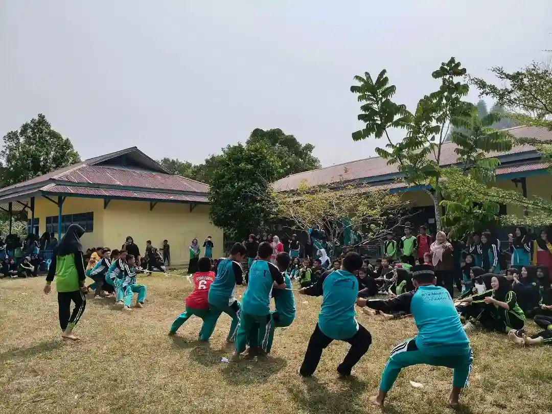 HUT RI Ke 81