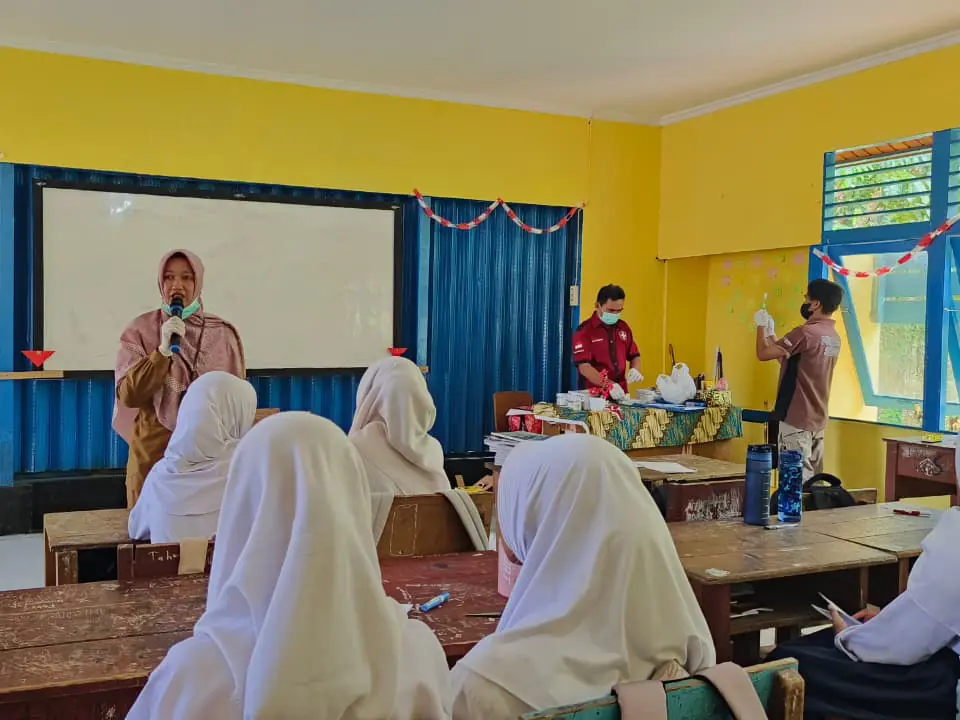 Pemberian Vaksin HPV Pada Siswi