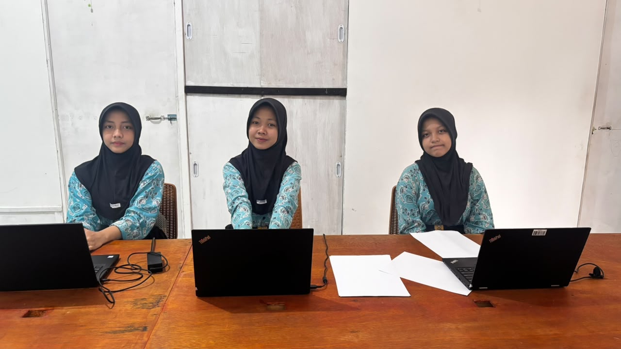Tiga Siswi Asah Kemampuan di Science Competition UNTAN