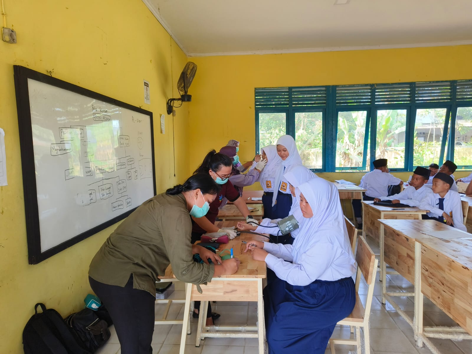 Screening Kesehatan oleh UPTD Puskesmas Sekadau